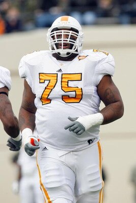 NASHVILLE, TN - NOVEMBER 22: Anthony Parker #75 of the Tennessee Volunteers jogs on the field during the game against the Vanderbilt Commodores at Vanderbilt Stadium on November 22, 2008 in Nashville, North Carolina.  (Photo by Kevin C. Cox/Getty Images)