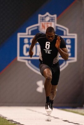 INDIANAPOLIS, IN - FEBRUARY 21:  Tight end Jared Cook of South Carolina runs the 40 yard dash during the NFL Scouting Combine presented by Under Armour at Lucas Oil Stadium on February 21, 2009 in Indianapolis, Indiana. (Photo by Scott Boehm/Getty Images)