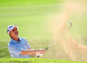 HONOLULU - JANUARY 18:  David Toms watches his shot from a bunker during the final round of the Sony Open at Waialae Country Club on January 18, 2009 in Honolulu, Hawaii.  (Photo by Sam Greenwood/Getty Images)