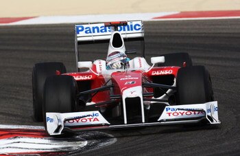 SAKHIR, BAHRAIN - APRIL 26:  Jarno Trulli of Italy and Toyota drives on his way to finishing third during the Bahrain Formula One Grand Prix at the Bahrain International Circuit on April 26, 2009 in Sakhir, Bahrain.  (Photo by Clive Mason/Getty Images)