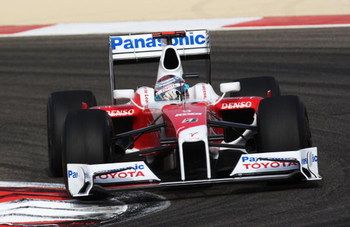 SAKHIR, BAHRAIN - APRIL 26:  Jarno Trulli of Italy and Toyota drives on his way to finishing third during the Bahrain Formula One Grand Prix at the Bahrain International Circuit on April 26, 2009 in Sakhir, Bahrain.  (Photo by Clive Mason/Getty Images)