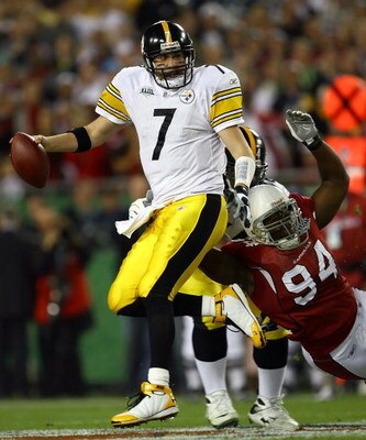 TAMPA, FL - FEBRUARY 01:  Quarterback Ben Roethlisberger #7 of the Pittsburgh Steelers avoids a sack against Antonio Smith #94 of the Arizona Cardinals during Super Bowl XLIII on February 1, 2009 at Raymond James Stadium in Tampa, Florida.  (Photo by Jami