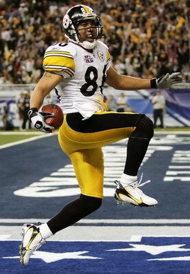 DETROIT - FEBRUARY 5:  Wide receiver Hines Ward #86 of the Pittsburgh Steelers scores a touchdown on a pass from receiver Antwaan Randle El #82 in front of cornerback Marcus Trufant #23 of the Seattle Seahawks in the fouth quarter of Super Bowl XL at Ford