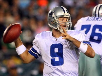 PHILADELPHIA - DECEMBER 28:  Tony Romo #9 of the Dallas Cowboys throws a pass against the Philadelphia Eagles on December 28, 2008 at Lincoln Financial Field in Philadelphia, Pennsylvania.  (Photo by Jim McIsaac/Getty Images)