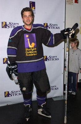 LOS ANGELES, CA - JANUARY 17:  Actor Joshua Jackson arrives at the 2nd Annual 'Stars With Sticks' Celebrity Hockey Game at the Health South Training Center on January 17, 2004 in El Segundo, California. The annual event benefits the Starlight Children's F