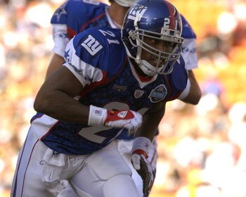 New York Giants running back Tiki Barber rushes upfield for a pass  Feb. 10, 2007 at  the 2007 Pro Bowl at Kapolei, Hawaii.  (Photo by Al Messerschmidt/Getty Images)