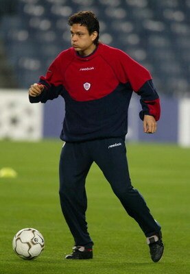 12 Mar 2002:  Jari Litmanen during Liverpool training before tomorrow UEFA Champions League match against Barcelona at the Nou Camp, Barcelona, Spain.  DIGITAL IMAGE  Mandatory Credit: Phil Cole/Getty Images