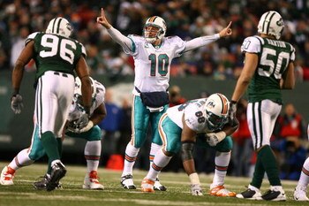 EAST RUTHERFORD, NJ - DECEMBER 28: Chad Pennington #10 of The Miami Dolphinscalls a play against the New York Jets during their game on December 28, 2008 at Giants Stadium in East Rutherford, New Jersey. (Photo by Al Bello/Getty Images)