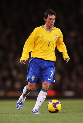 LONDON - FEBRUARY 10:  Elano of Brazil during the International Friendly match between Brazil and Italy at the Emirates Stadium on February 10, 2009 in London, England.  (Photo by Shaun Botterill/Getty Images)