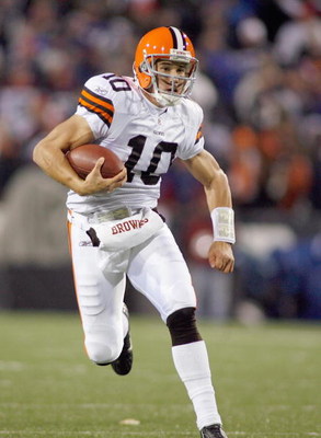 ORCHARD PARK - NOVEMBER 17: Quarterback Brady Quinn #10 of the Cleveland Browns carries the ball during the game against the Buffalo Bills at Ralph Wilson Stadium on November 17, 2008 in Orchard Park, New York. (Photo by: Rick Stewart/Getty Images)