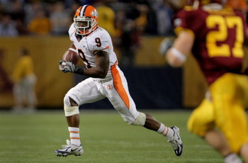 MINNEAPOLIS, MN - NOVEMBER 03: Arrelious Benn #9 of the Illinois Fighting Illini advances the ball against the Minnesota Golden Gophers at the Hubert H. Humphrey Metrodome on November 3, 2007 in Minneapolis, Minnesota. Illinois defeated Minnesota 44-17.