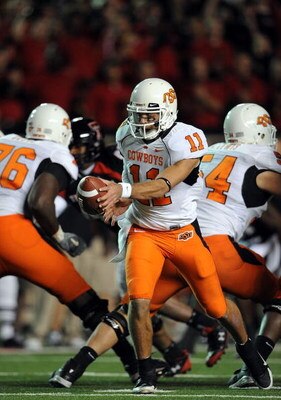 LUBBOCK, TX - NOVEMBER 08:  Quarterback Zac Robinson #11 of the Oklahoma State Cowboys during play against the Texas Tech Red Raiders at Jones AT&T Stadium on November 8, 2008 in Lubbock, Texas.  (Photo by Ronald Martinez/Getty Images)