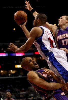 LOS ANGELES, CA - JANUARY 11: Grant Hill #33 of the Phoenix Suns takes a charging foul from Eric Gordon #10 of the Los Angeles Clippers as Sun Louis Amundson #17 defends on January 11, 2009 at Staples Center in Los Angeles, California.  The Suns won 109-1