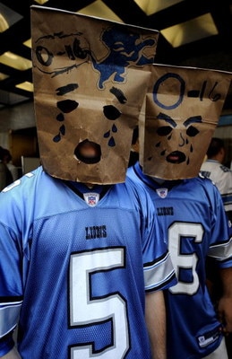 NEW YORK - APRIL 25:  Detroit Lions fans wait for admission to Radio City Music Hall for the 2009 NFL Draft on April 25, 2009 in New York City.  (Photo