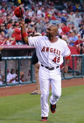 ANAHEIM, CA - APRIL 07:  Torii Hunter #48 of the Los Angeles Angels of Anaheim acknowledges the crowd before the game against the Oakland Athletics on April 7, 2009 in Anaheim, California.  (Photo by Lisa Blumenfeld/Getty Images)