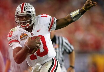 GLENDALE, AZ - JANUARY 08:  Quarterback Troy Smith #10 of the Ohio State Buckeyes scrambles with the ball against the Florida Gators during the 2007 Tostitos BCS National Championship Game at the University of Phoenix Stadium on January 8, 2007 in Glendal