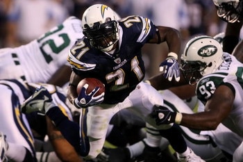 SAN DIEGO - SEPTEMBER 22:  Running back LaDainian Tomlinson #21 of the San Diego Chargers runs the ball while taking on the New York Jets on September 22, 2008 at Qualcomm Stadium in San Diego, California.  (Photo by Stephen Dunn/Getty Images)