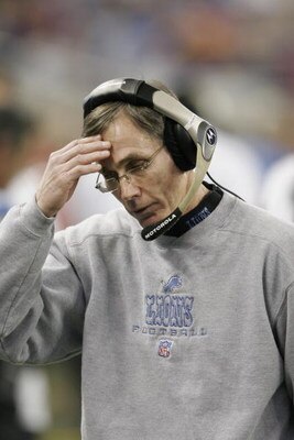 DETROIT - DECEMBER 4:  Head coach Dick Jauron of the Detroit Lions walks the sidelines during the game against the Minnesota Vikings at Ford Field on December 4, 2005 in Detroit, Michigan. The Vikings won the game 21-16.  (Photo by Tom Pidgeon/Getty Image