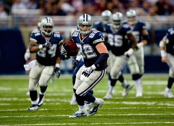 ST. LOUIS - OCTOBER 19:  Jason Witten #82 of the Dallas Cowboys looks to run with the ball upfield against the St. Louis Rams during their NFL game at Edward Jones Dome on October 19, 2008 in St. Louis, Missouri.  The Rams defeated the Cowboys 34-14.  (Ph