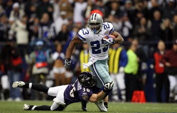 IRVING, TX - DECEMBER 20:  Running back Tashard Choice #23 of the Dallas Cowboys runs the ball past Jim Leonhard # at Texas Stadium on December 20, 2008 in Irving, Texas.  (Photo by Ronald Martinez/Getty Images)