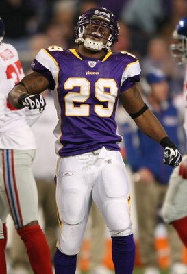 MINNEAPOLIS - DECEMBER 28:  Chester Taylor #29 of the Minnesota Vikings celebrates his first down run against the New York Giants on December 28, 2008 at the Hubert H. Humphrey Metrodome in Minneapolis, Minnesota. The Vikings defeated the Giants 20-19. (P