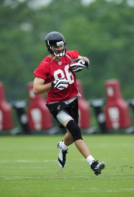 FLOWERY BRANCH, GA - MAY 9: Wide receiver Brian Finneran #86 of the Atlanta Falcons works out during minicamp at the Falcons Complex on May 9, 2009 in Flowery Branch, Georgia.  (Photo by Paul Abell/Getty Images)