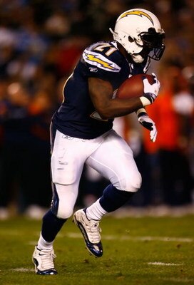 SAN DIEGO - DECEMBER 28:  Runningback LaDainian Tomlinson #21 of the San Diego Chargers carries the ball during the NFL game against the Denver Broncos at Qualcomm Stadium on December 28, 2008 in San Diego, California.  The Chargers defeated the Broncos 5