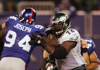 EAST RUTHERFORD, NJ - DECEMBER 17:  Offensive tackle William Thomas #72 of the Philadelphia Eagles blocks against William Joseph #94 of the New York Giants on December 17, 2006 at Giants Stadium in East Rutherford, New Jersey. The Eagles defeated the Gian