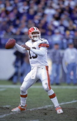 26 Nov 2000:  Spergon Wynn #13 of the Cleveland Browns sets to pass the ball during the game against the Baltimore Ravens at the PSINET Stadium in Baltimore, Maryland. The Ravens defeated the Browns 37-7.Mandatory Credit: Doug Pensinger  /Allsport