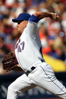 NEW YORK - SEPTEMBER 30:  Tom Glavine #47 of the New York Mets pitches against the Florida Marlins during the MLB game at Shea Stadium September 30, 2007 in the Flushing neighborhood of the Queens borough of New York City.  (Photo by Chris Trotman/Getty I
