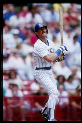 1989:  Shortstop Robin Yount of the Milwaukee Brewers holds the bat and looks up. Mandatory Credit: Allsport  /Allsport