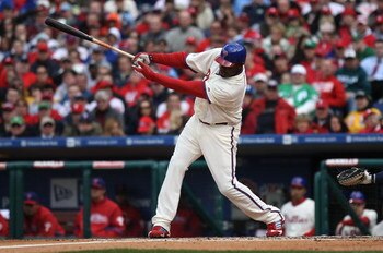 PHILADELPHIA - APRIL 08:  Ryan Howard #6 of the Philadelphia Phillies at bat against the Atlanta Braves at Citizens Bank Park on April 8, 2009 in Philadelphia, Pennsylvania.  (Photo by Nick Laham/Getty Images)