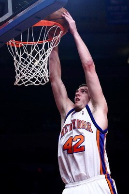 NEW YORK - JANUARY 23:  David Lee #42 of the New York Knicks goes up for the dunk during the game against the Memphis Grizzlies at Madison Square Garden January 23, 2009 in New York City. NOTE TO USER: User expressly acknowledges and agrees that, by downl