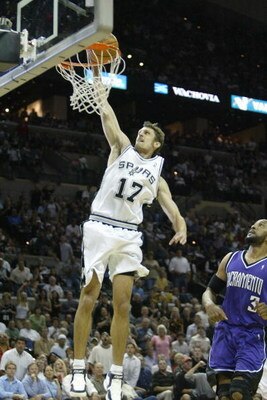 SAN ANTONIO, TX - APRIL 25:  Brent Barry #17 of the San Antonio Spurs dunks in game two of the Western Conference Quarterfinals against the Sacramento Kings during the 2006 NBA Playoffs on April 25, 2006 at the AT&T Center in San Antonio, Texas. The Spurs