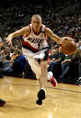 PORTLAND, OR - NOVEMBER 06:  Steve Blake #2 of the Portland Trail Blazers drives to the basket against the Houston Rockets at the Rose Garden on November 6, 2008 in Portland, Oregon.  NOTE TO USER: User expressly acknowledges and agrees that, by downloadi