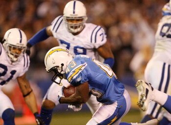 SAN DIEGO - JANUARY 03:  Darren Sproles #43 of the San Diego Chargers rushes against the Indianapolis Colts during their AFC Wild Card Game on January 3, 2009 at Qualcomm Stadium in San Diego, California.  (Photo by Stephen Dunn/Getty Images)