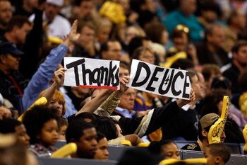 NEW ORLEANS - DECEMBER 28:  Fans hold up signs for Deuce McAllister #26 of the New Orleans Saints during the game against the Carolina Panthers on December 28, 2008 at the Superdome in New Orleans, Louisiana.  (Photo by Chris Graythen/Getty Images)