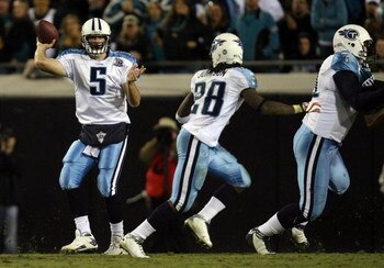 JACKSONVILLE, FL - NOVEMBER 16: Quarterback Kerry Collins #5 of the Tennessee Titans throws a pass to running back Chris Johnson #28 while taking on the Jacksonville Jaguars at Jacksonville Municipal Stadium on November 16, 2008 in Jacksonville, Florida. 