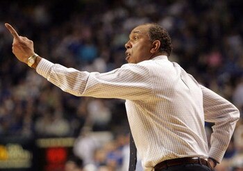 LEXINGTON, KY - FEBRUARY 15:  Coach Tubby Smith of the Kentucky Wildcats gives instructions to his team duiring action against the Georgia Bulldogs February 15,2006 at Rupp Arena in Lexington, Kentucky.  Kentucky won 68-61.  (Photo by Andy Lyons/Getty Ima