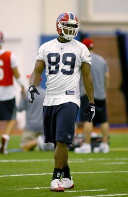 ORCHARD PARK, NY - MAY 01: Shawn Nelson #89  of the Buffalo Bills runs drills during Buffalo Bills Minicamp at Buffalo Bills Fieldhouse on May 1, 2009 in Orchard Park, New York.  (Photo by Rick Stewart/Getty Images)
