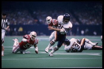 26 Jan 1986: Running back Matt Suhey #20 of the Chicago Bears breaks through the defense of the New England Patriots and scores the first touchdown by the Bears in Superbowl XX at the Louisiana Superdome in New Orleans, Louisiana. The Bears defeated the P