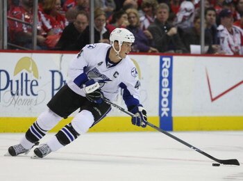 WASHINGTON - MARCH 27:  Vincent Lecavalier #4 of the Tampa Bay Lightning skates against the Washington Capitals on March 27, 2009 at the Verizon Center in Washington, D.C.  (Photo by Bruce Bennett/Getty Images)
