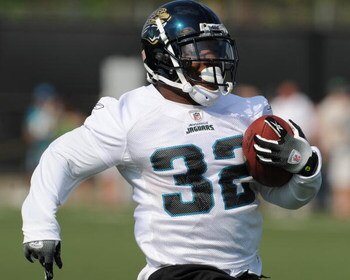 JACKSONVILLE, FL - MAY 1:  Running back Maurice Jones-Drew #32  of the Jacksonville Jaguars runs upfield during a team mini-camp on May 1, 2009 on the practice fields at Jacksonville Municipal Stadium in Jacksonville, Florida.  (Photo by Al Messerschmidt/
