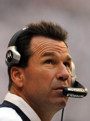 HOUSTON - OCTOBER 19:  Head coach Gary Kubiak of the Houston Texans during play against the Detroit Lions at Reliant Stadium on October 19, 2008 in Houston, Texas.  (Photo by Ronald Martinez/Getty Images)