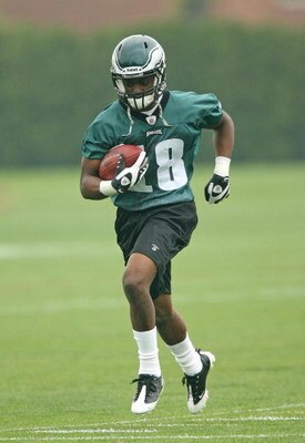 PHILADELPHIA - MAY 1: Wide receiver Jeremy Maclin #18 of the Philadelphia Eagles runs the ball during minicamp practice at the NovaCare Complex on May 1, 2009 in Philadelphia, Pennsylvania. (Photo by Hunter Martin/Getty Images)