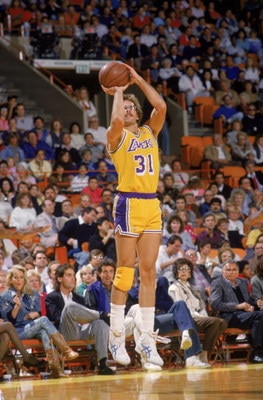 LOS ANGELES - 1988:  Kurt Rambis #31 of the Los Angeles Lakers shoots a jump shot during an NBA game at the Great Western Forum in Los Angeles, California in 1988. (Photo by Mike Powell/Getty Images)
