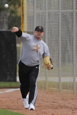 KISSIMMEE, FL - FEBRUARY 27: Roger Clemens warms up prior to throwing batting practice to the minor leaguers at Houston Astros Spring Training at Osceola County Stadium on February 27, 2008 in Kissimmee, Florida. The U.S. House Oversight and Government Re