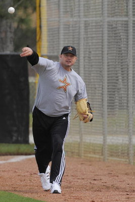 KISSIMMEE, FL - FEBRUARY 27: Roger Clemens warms up prior to throwing batting practice to the minor leaguers at Houston Astros Spring Training at Osceola County Stadium on February 27, 2008 in Kissimmee, Florida. The U.S. House Oversight and Government Re