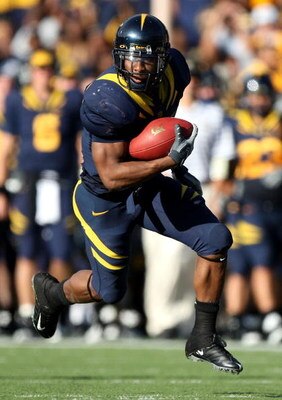 BERKELEY, CA - NOVEMBER 22:  Jahvid Best #4 of the California Golden Bears runs against the Stanford Cardinal during an NCAA football game on November 22, 2008 at Memorial Stadium in Berkeley, California.  (Photo by Jed Jacobsohn/Getty Images)