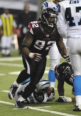 ATLANTA - NOVEMBER 23: Defensive end Chauncey Davis #92 of the Atlanta Falcons cheers a defensive play against a pass by the Carolina Panthers at the Georgia Dome on November 23, 2008 in Atlanta, Georgia.  (Photo by Al Messerschmidt/Getty Images) 
